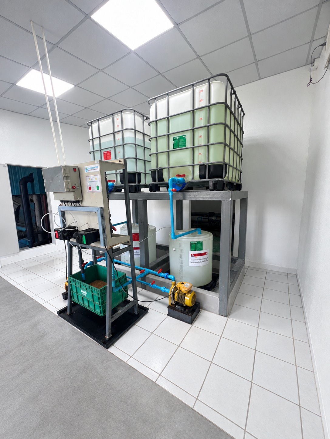 Indoor chlorine dioxide generation system